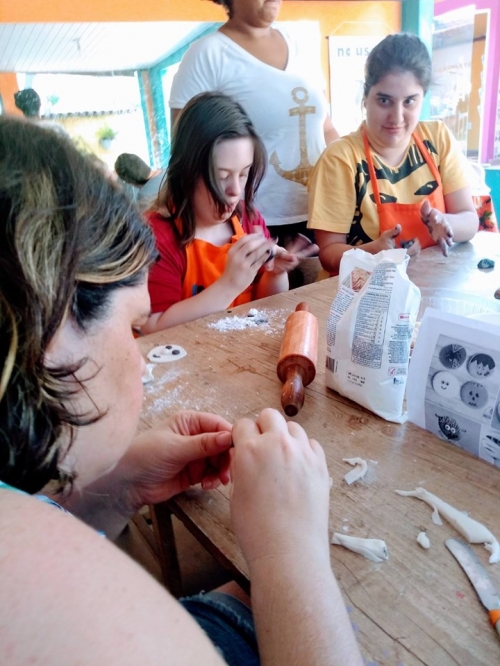 17/10/2019 - Oficina de Culinária e Confeitaria - Biscoitos Halloween!