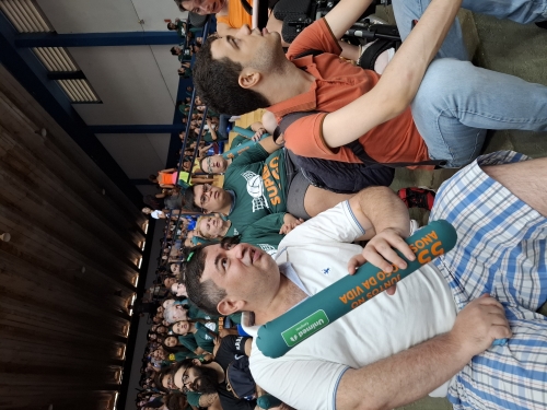 TORCIDA NO JOGO DE VÔLEI