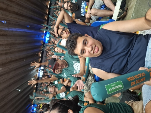 TORCIDA NO JOGO DE VÔLEI