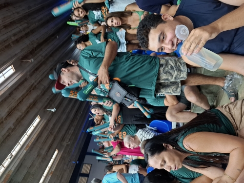 TORCIDA NO JOGO DE VÔLEI