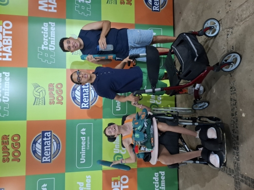 TORCIDA NO JOGO DE VÔLEI