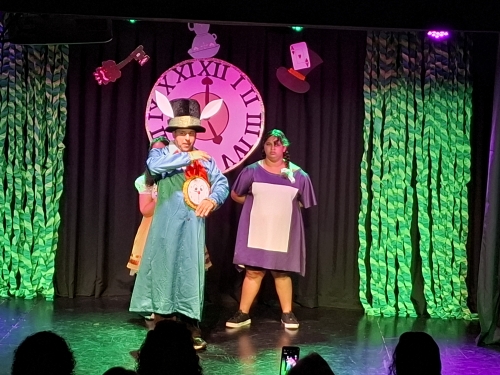 ESPETÁCULO INCLUSIVE: ALICE NO PAIS DAS MARAVILHAS (2025)