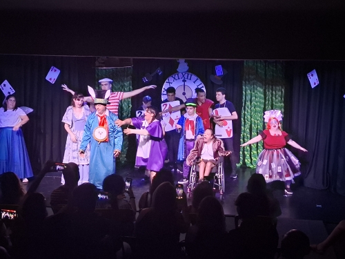 ESPETÁCULO INCLUSIVE: ALICE NO PAIS DAS MARAVILHAS (2025)